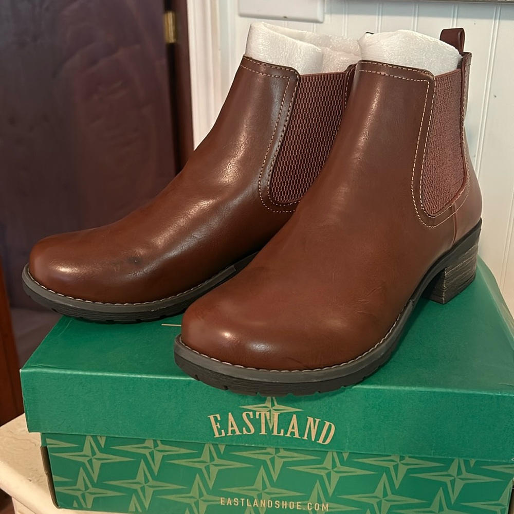 New - Eastland brown boots size 10